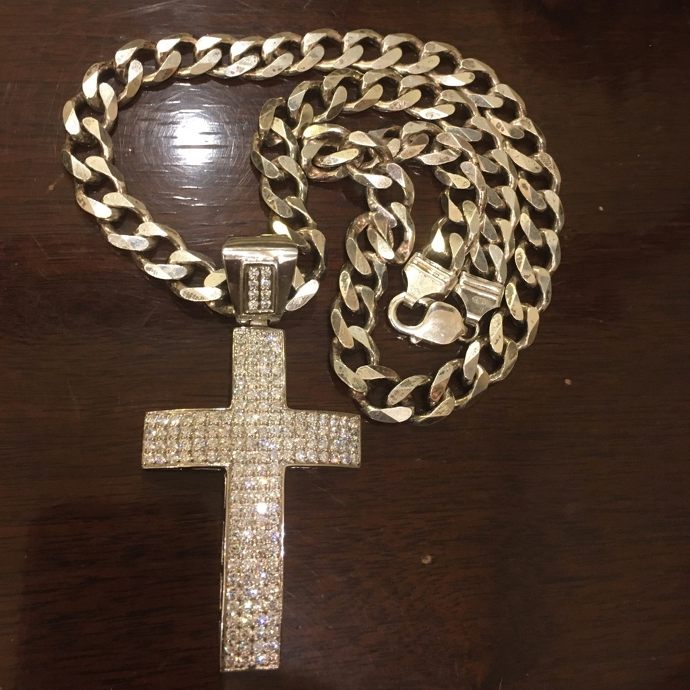 SILVER 925 NECKLACE AND CROSS.